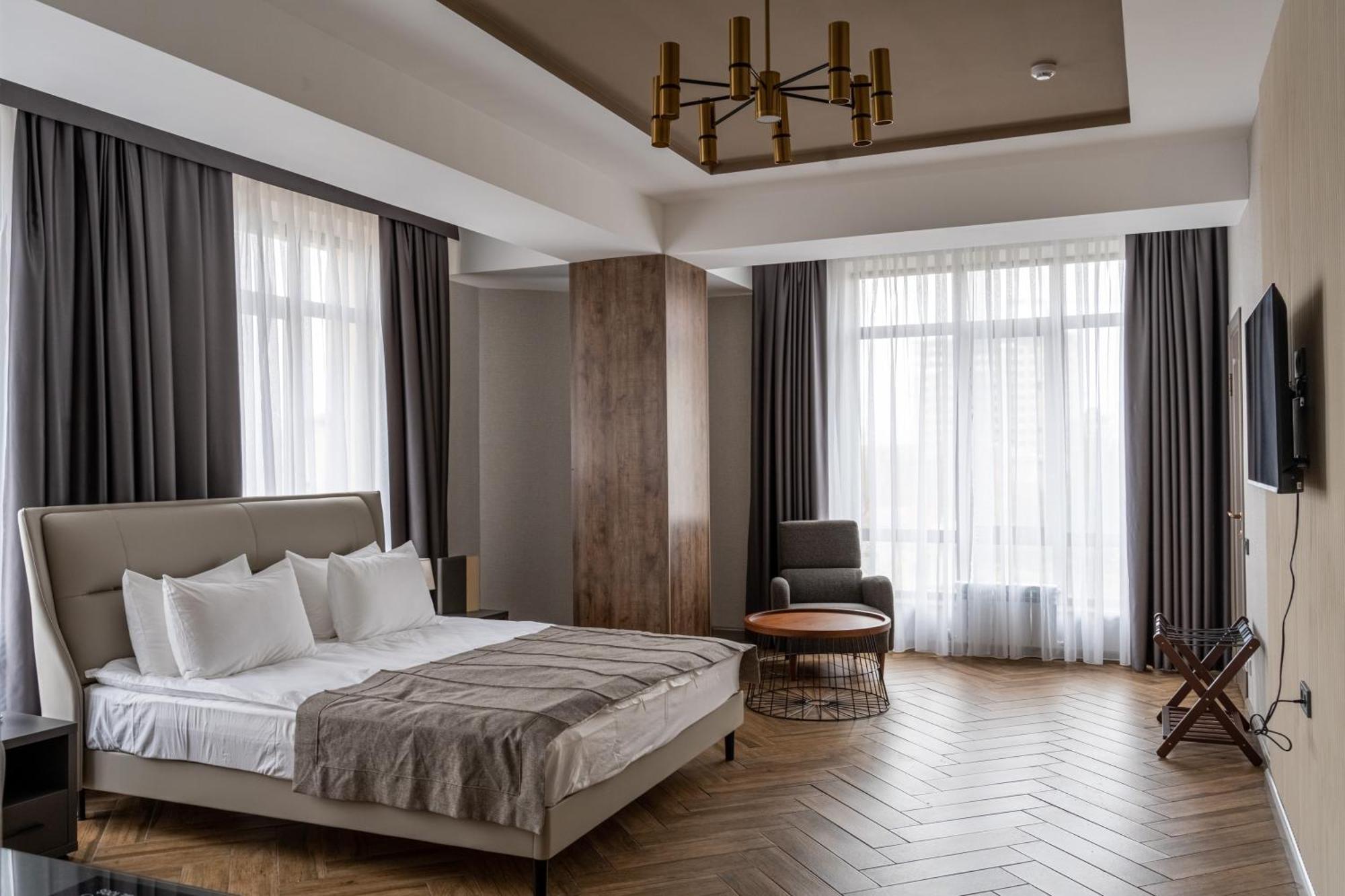 Five Hotel Biszkek Zewnętrze zdjęcie